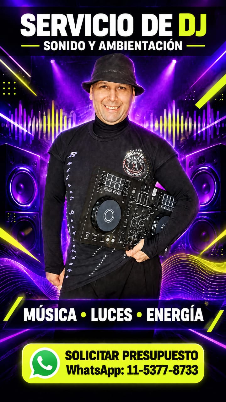 DJ Elo de Bailart Productions con consola, en un servicio de sonido, ambientación e iluminación para eventos